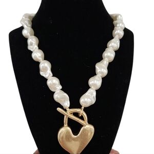 💛🔹️PIPER K🔹️  21" NECKLACE WITH PEARLS AND A HEART PENDANT IN MATTE GOLD
